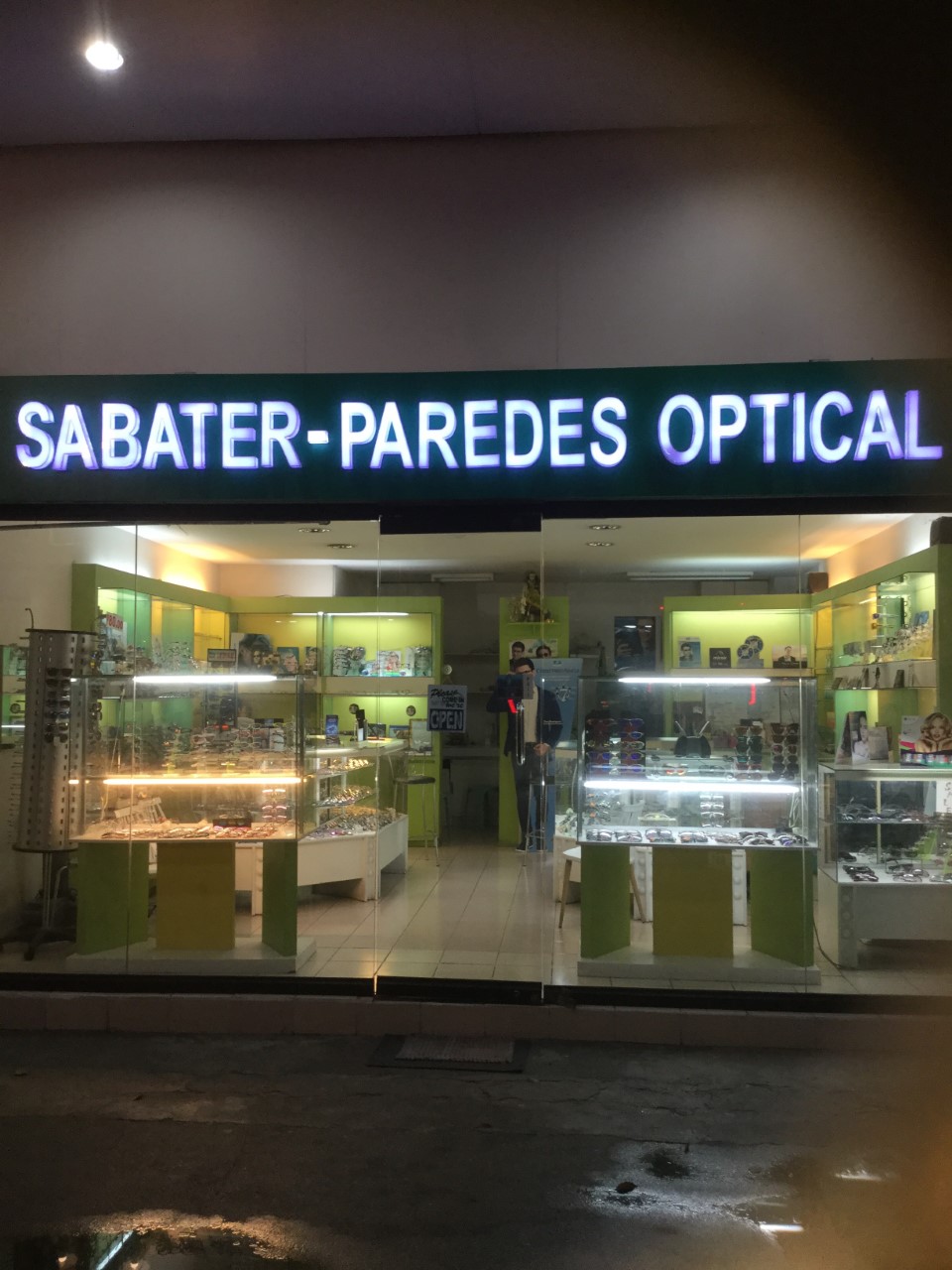 Sabater Paredes Optical - Araneta City